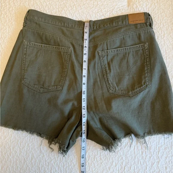 American Eagle High-Rise Distressed Shorts – Size 14 - Picture 13 of 14